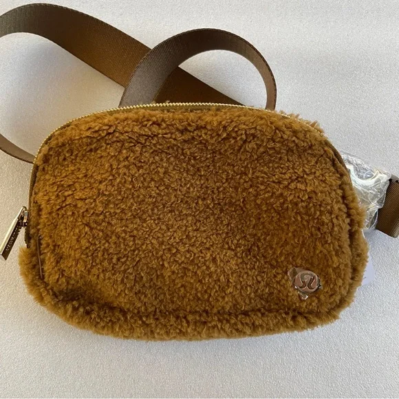 Lululemon Fleece Everywhere Belt Bag - Picture 5 of 9